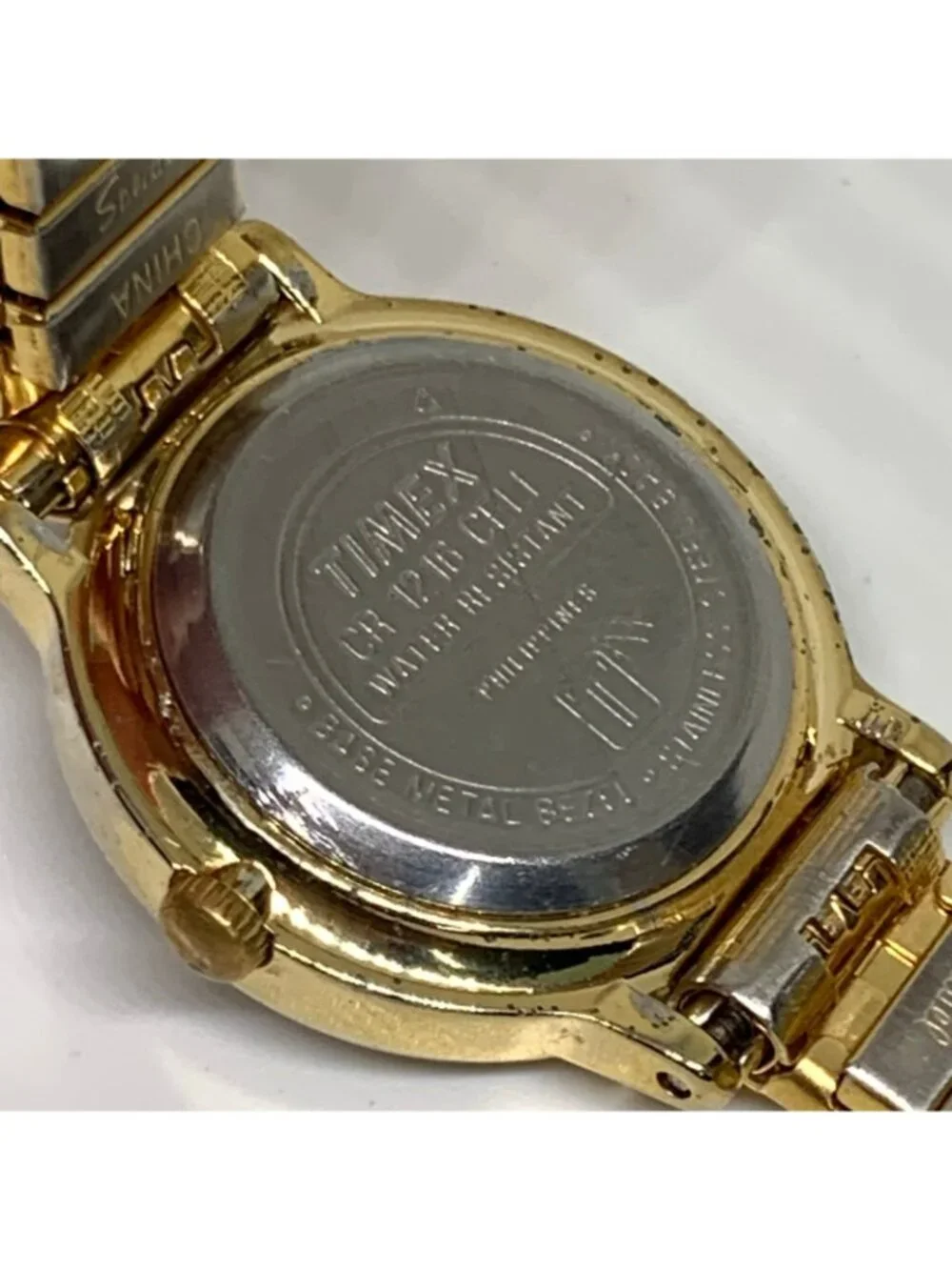 Vintage Timex quartz women’s watch gold tone 23mm  stretch band 6.5” running